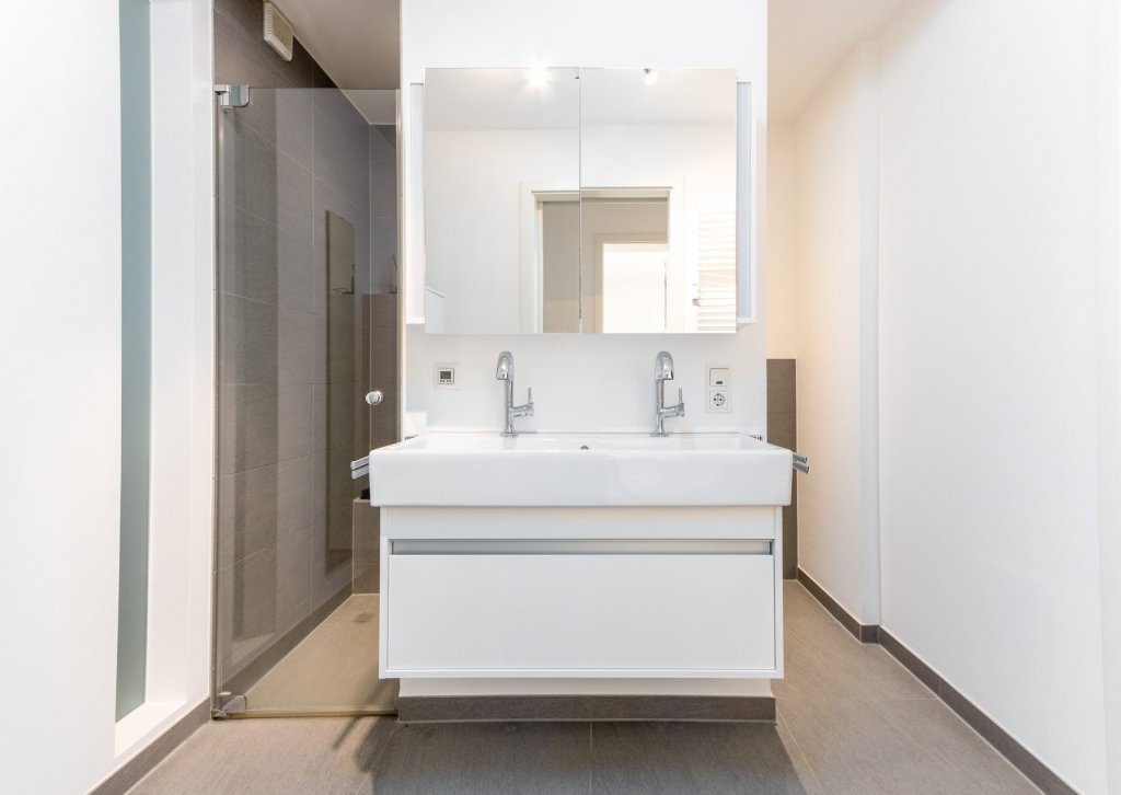 Das Badezimmer einer Altbauwohnung in der Weidegasse Trier. 