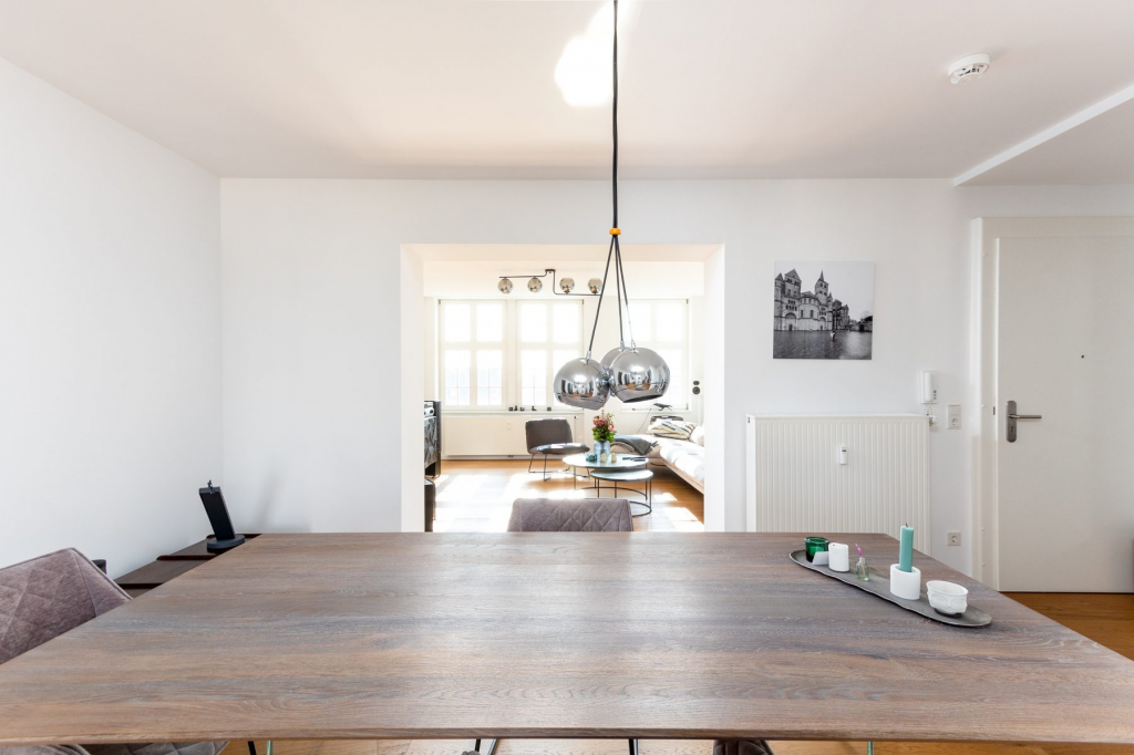 Das Esszimmer einer Altbauwohnung in der Weidegasse Trier. 