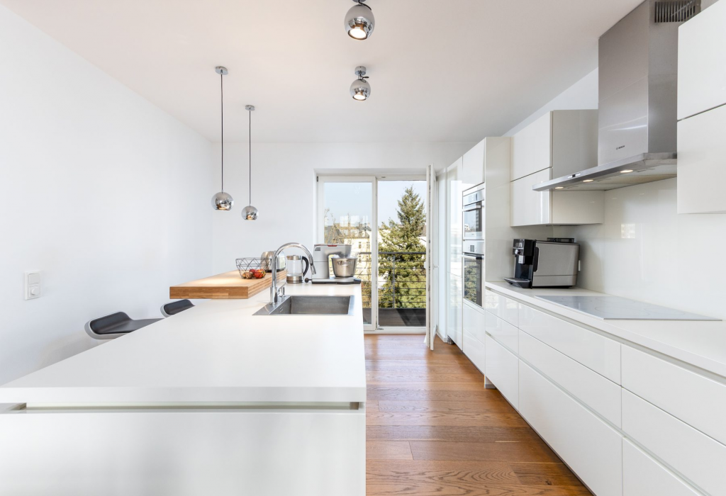 Die Küche einer Altbauwohnung in der Weidegasse Trier. 