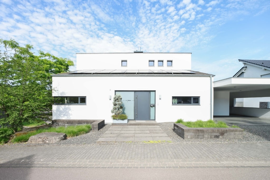 Die Außenansicht eines Einfamilienhauses in Mertesdorf.