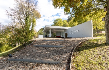 Die Einfahrt einer Immobilie.