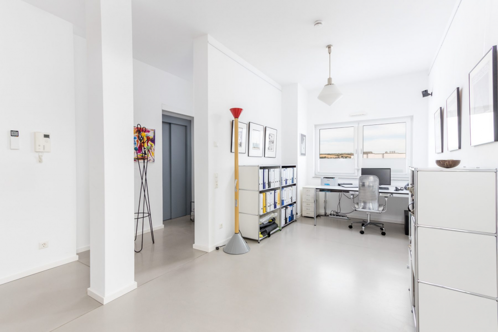 Das Büro eines Penthouses auf dem Petrisberg in Trier.