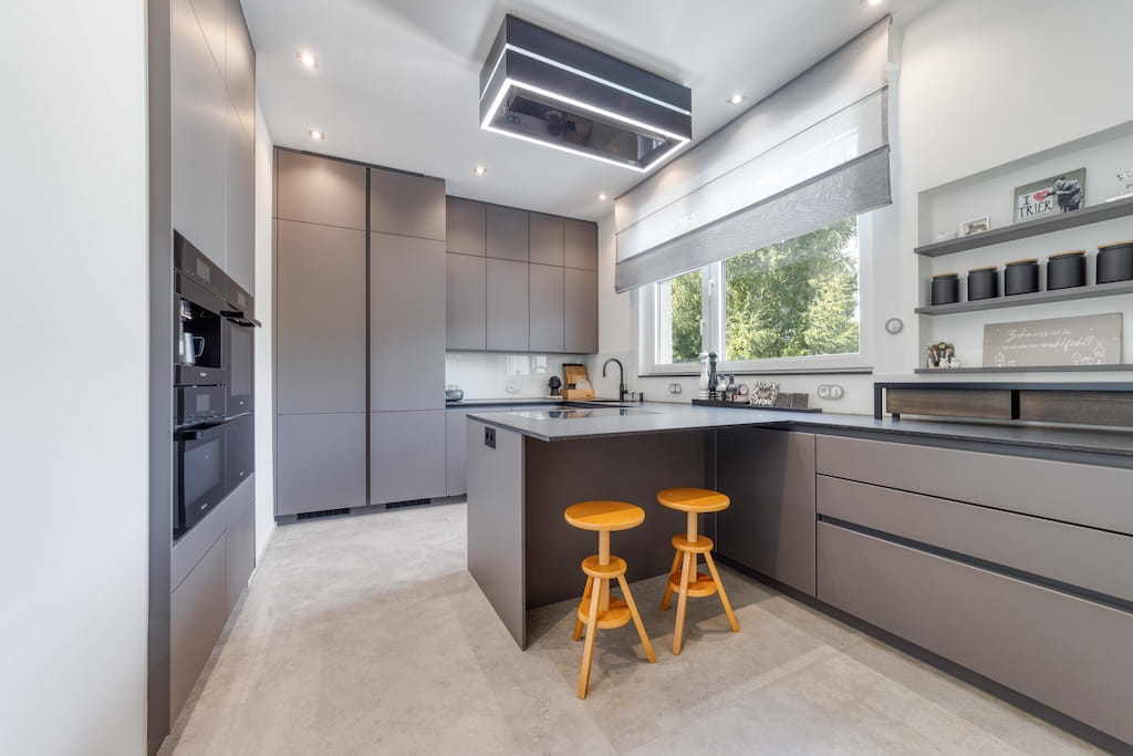 Die Küche einer Luxusimmobilie in Trier.